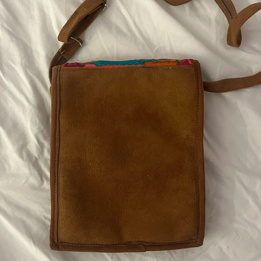 Vintage Style Mexican Floral Embroidered Crossbody Bag - Picture 2 of 5